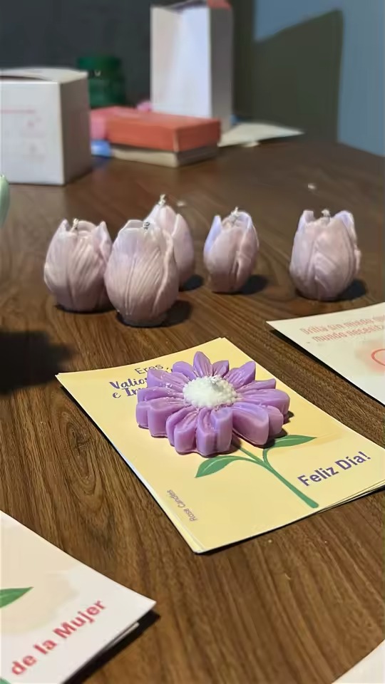 Tulip candle made by Jessica